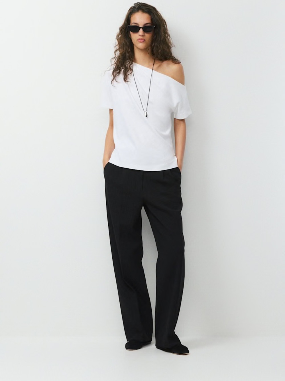 Aritzia Cotton Babaton Interlock Script Top in white sz small women’s
